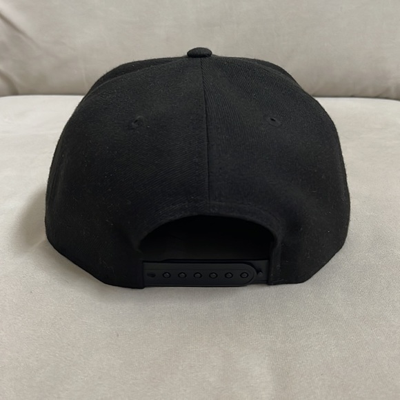 BLACK LA CHARGERS FLAT BILL HAT - Picture 3 of 4